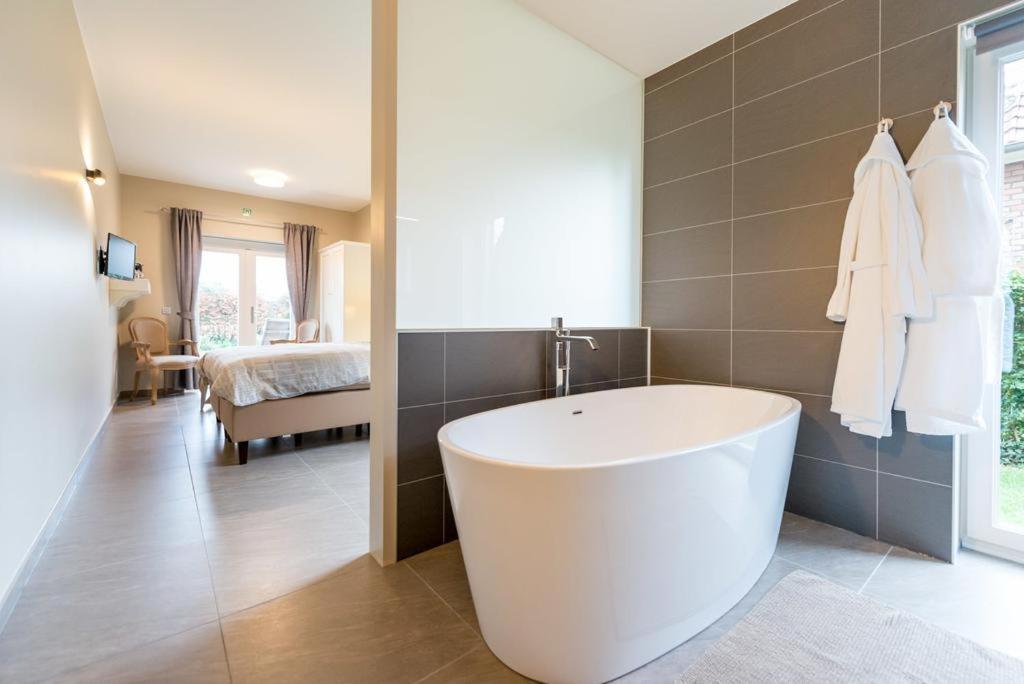 Naturisme B&B Ilmatar, Clothing Optional Deerlijk Kültér fotó